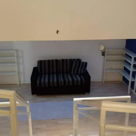 Grand House מוסטר